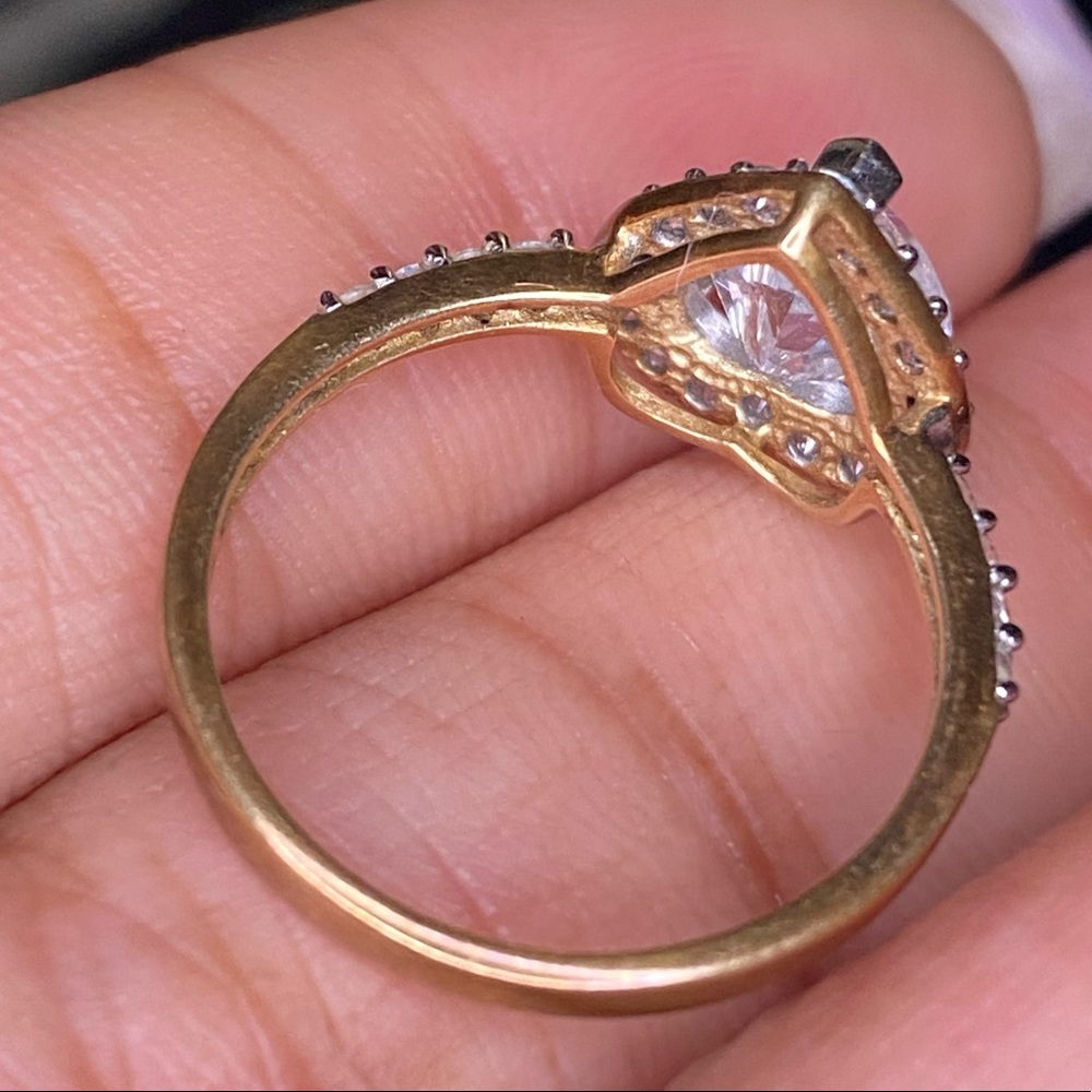 10k gold band heart shaped wedding/engagement ring - Picture 6 of 12